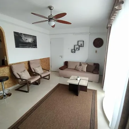 度假居 Anitapartman 巴拉顿菲赖德