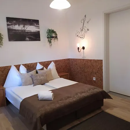 度假居 Anitapartman 巴拉顿菲赖德